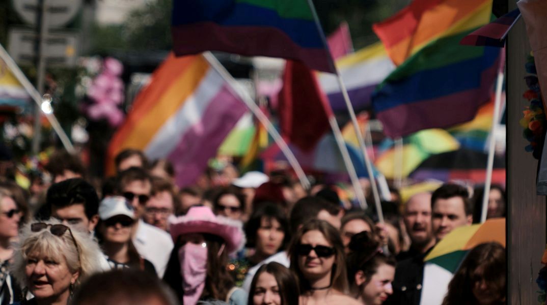 Πιο ορατοί, όχι πιο ασφαλείς: το παράδοξο των ΛΟΑΤΚΙ δικαιωμάτων στην Ευρώπη