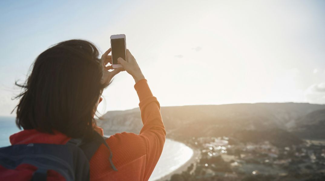 Λευκάδα: Τουρίστας πήγε να βγάλει selfie και έπεσε από τα βράχια