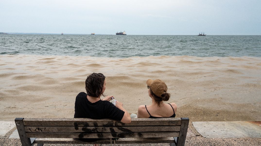 Γέμισε φυτοπλαγκτόν ο Θερμαϊκός, η «ερυθρά παλίρροια» φέρνει δυσοσμία στη Θεσσαλονίκη