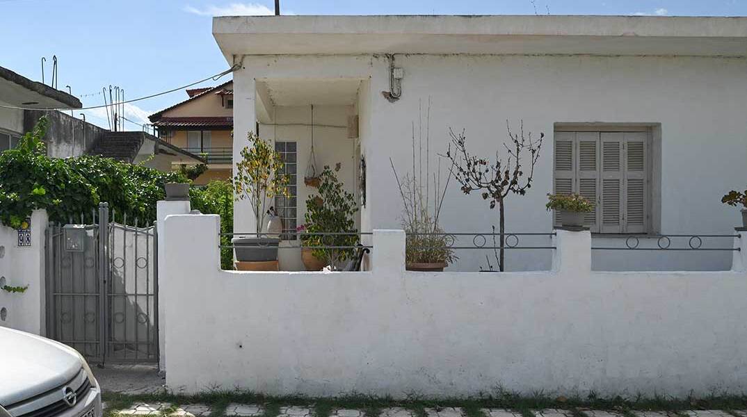Το σπίτι όπου έγινε η διπλή δολοφονία στο Αίγιο