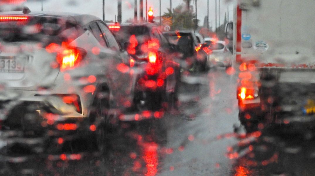 Σε εξέλιξη η κακοκαιρία - Πότε υποχωρούν καταιγίδες και χαλάζι