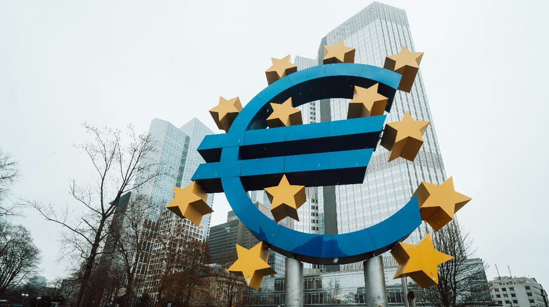 Τα επιτόκια αυξήθηκαν: Τι θα κρίνει τις επόμενες κινήσεις, τα δύο βασικά σενάρια της ΕΚΤ