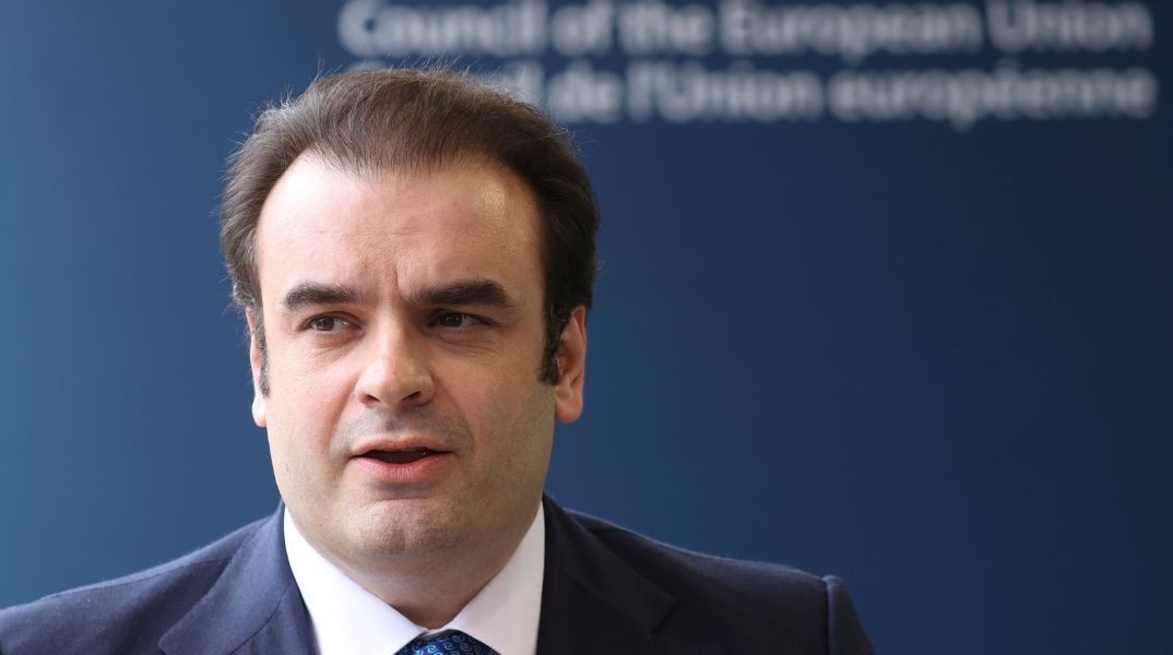 Μέχρι τις 30 Σεπτεμβρίου παρατείνεται η ρύθμιση για το ελβετικό φράγκο, όπως έκανε γνωστό ο Κυριάκος Πιερρακάκης, αναλύοντας τα εργαλεία για το ιδιωτικό χρέος.