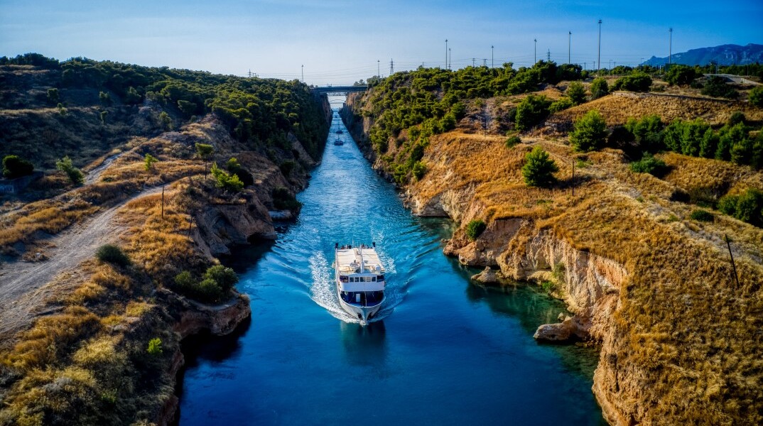 Πλοία στη Διώρυγα της Κορίνθου