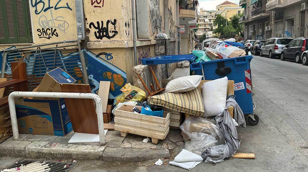 Σε βλέπω εγκαταλειμμένη