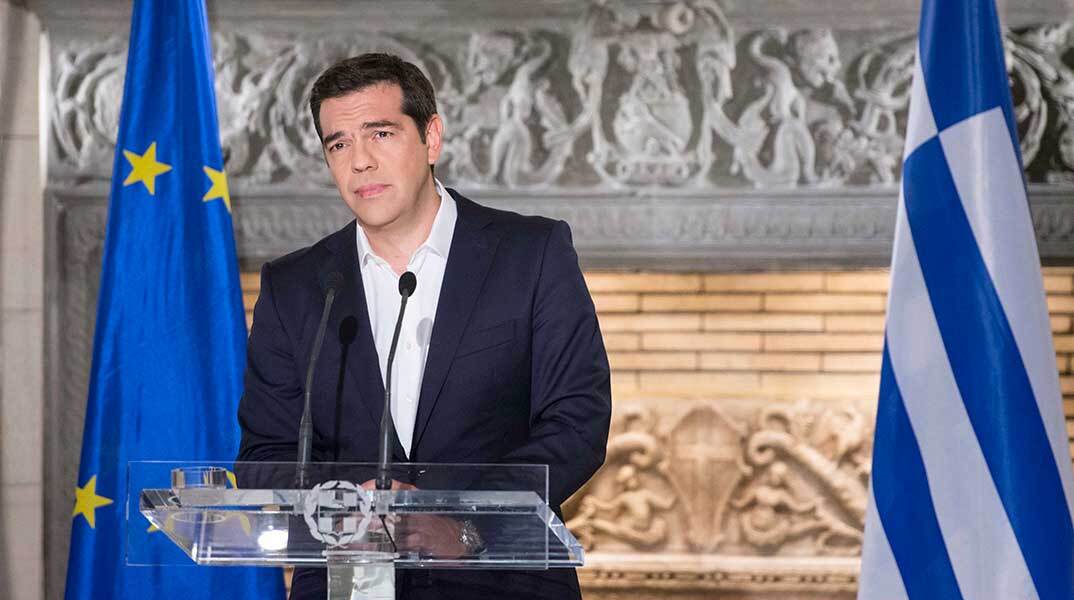 Ο Αλέξης Τσίπρας στις δηλώσεις του για το αποτέλεσμα του δημοψηφίσματος την Κυριακή 5 Ιουλίου 2015. © ΓΡΑΦΕΙΟ ΤΥΠΟΥ ΠΡΩΘΥΠΟΥΡΓΟΥ/ANDREA BONETTI/EUROKINISSI