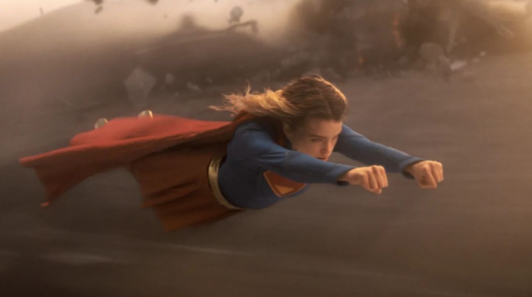 Οι πρώτες κριτικές για το Supergirl κάνουν λόγο για μια άκρως απολαυστική ταινία με καταιγιστική δράση, χιούμορ και δυνατή ερμηνεία της Μίλι Άλκοκ.