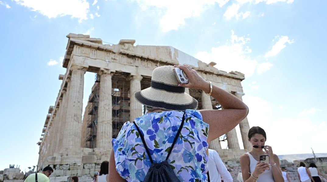 Ο καιρός σήμερα θα είναι γενικά αίθριος, με τοπικές νεφώσεις και όμβρους στα ορεινά - Άνοδος θερμοκρασίας έως 36 βαθμούς - Πρόγνωση από την ΕΜΥ