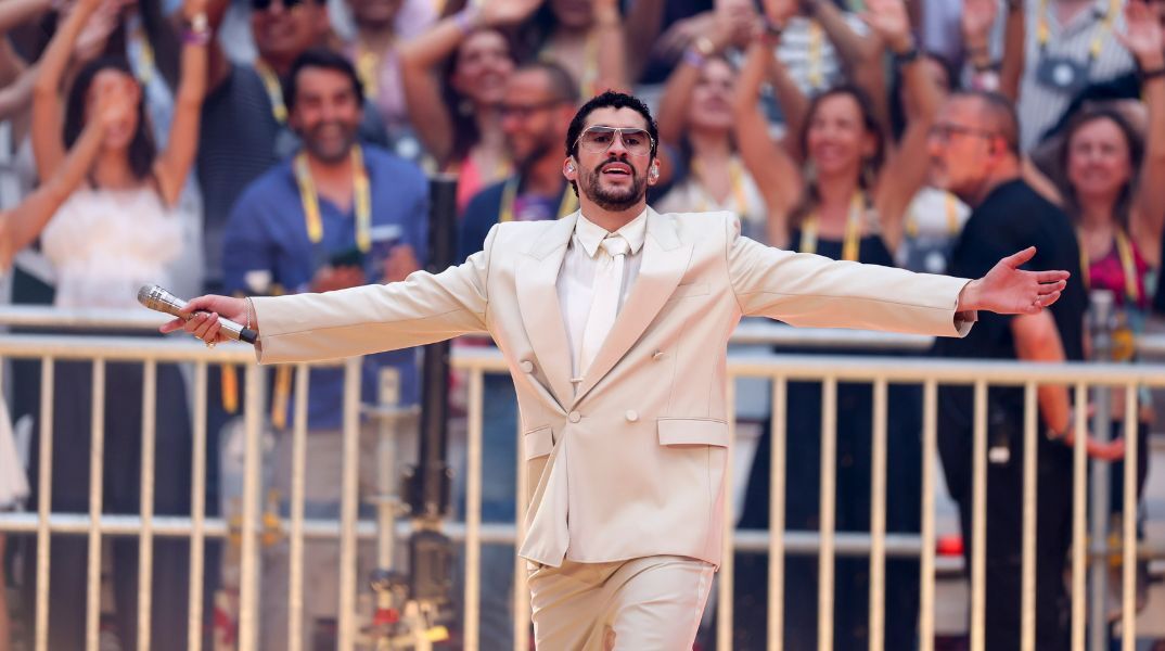 Γράφει ιστορία ο Bad Bunny: Ο πρώτος Λατινοαμερικανός καλλιτέχνης με έσοδα άνω του 1 δισ. δολαρίων, χωρίς μάλιστα να κάνει καμία εμφάνιση στις ΗΠΑ