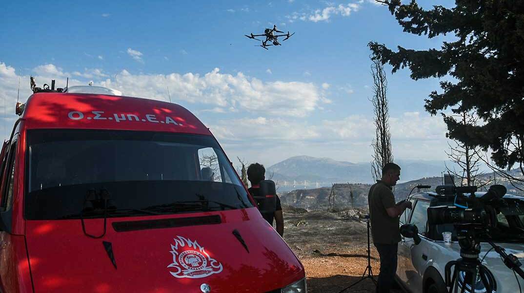 Drone της Πυροσβεστικής παρακολουθεί την εξέλιξη της φωτιάς