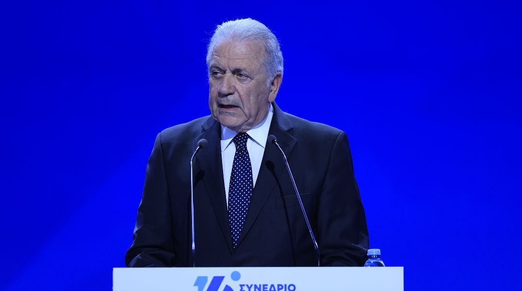Κομισιόν για δηλώσεις Αβραμόπουλου: Το 2022 κάναμε εσωτερικό έλεγχο, όχι έρευνα