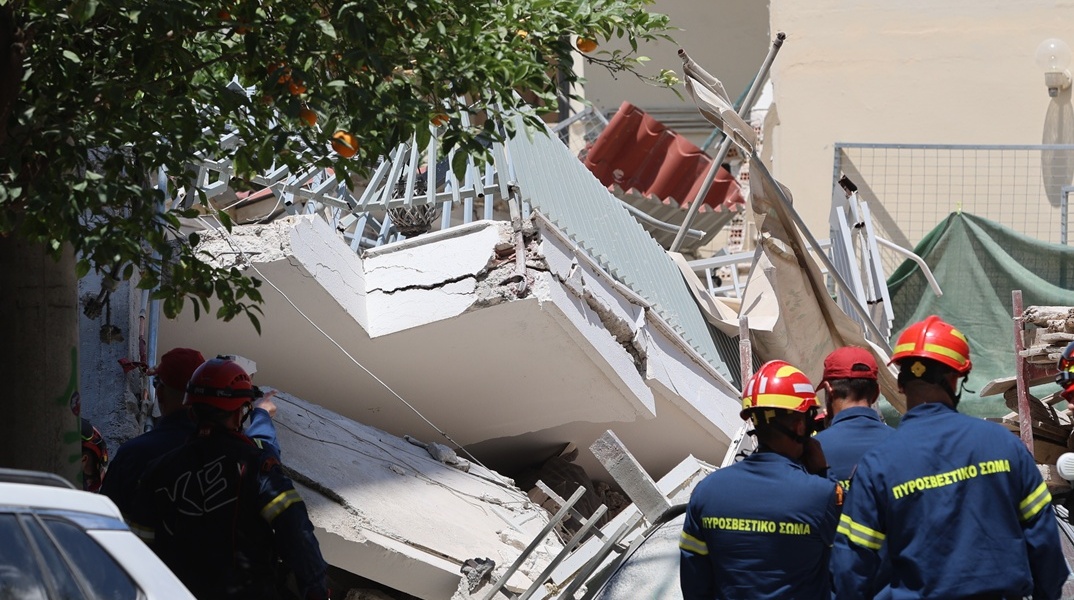 Κατάρρευση πολυκατοικίας στα Πετράλωνα