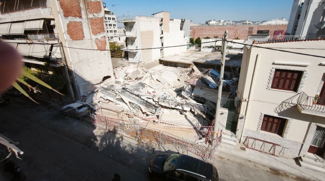 Εισαγγελική έρευνα για την κατάρρευση του κτιρίου στα Πετράλωνα