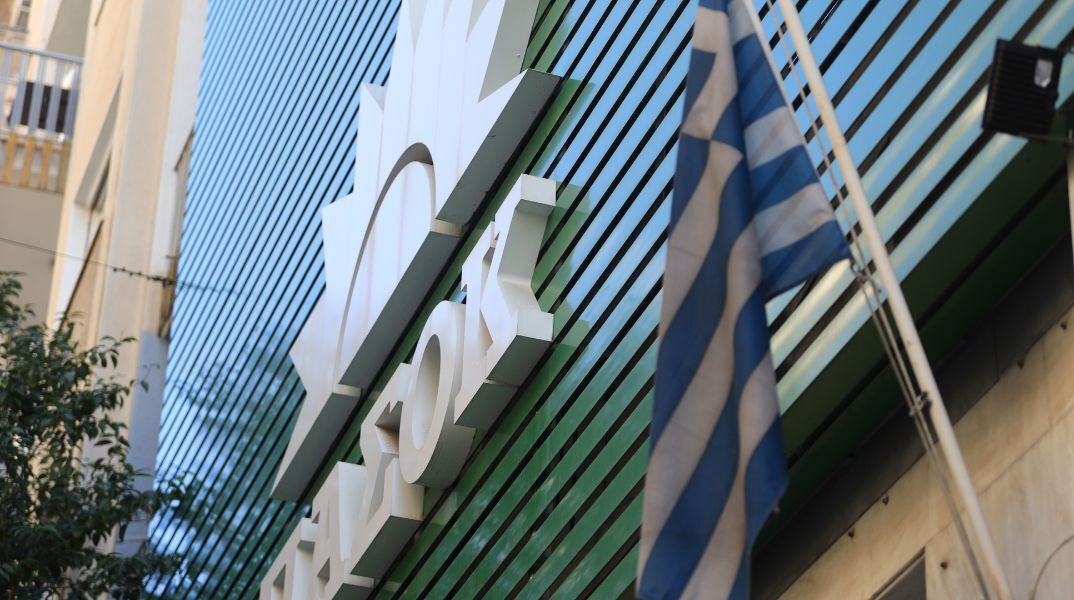 Η κατρακύλα του ΠΑΣΟΚ σε δυο στιγμιότυπα