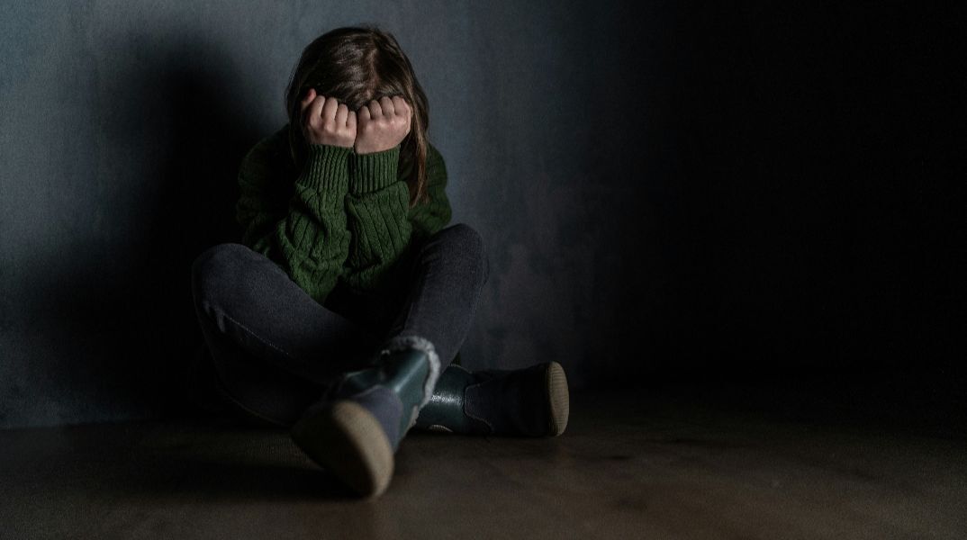Θεσσαλονίκη: 43χρονος πήγε να χτυπήσει με λουρί σκύλου την 9χρονη ανιψιά του