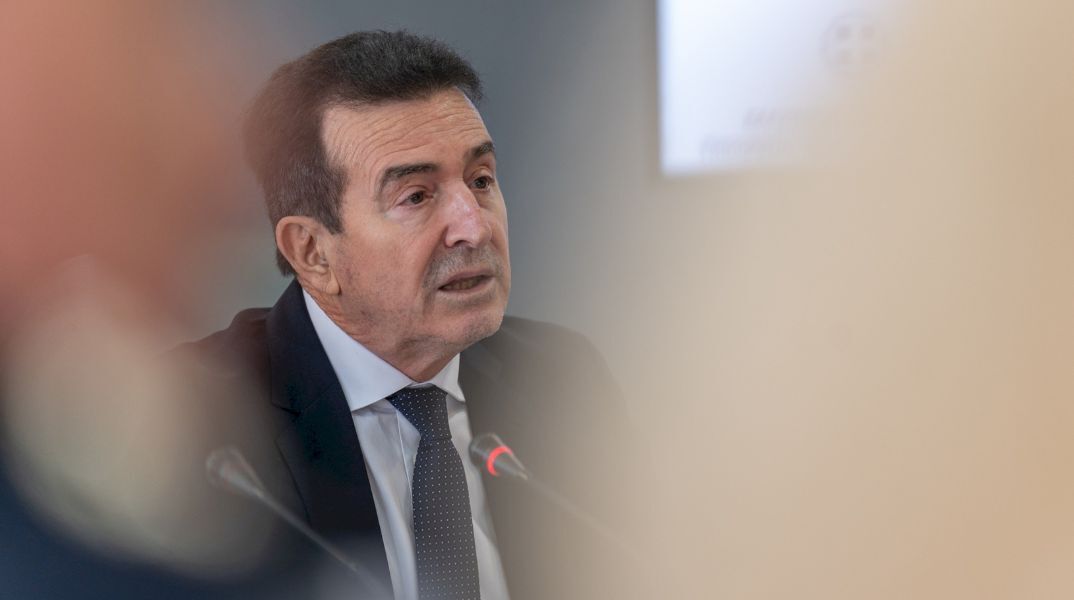 Σύσκεψη υπό τον Μιχάλη Χρυσοχοΐδη στη Θεσσαλονίκη για τις εμπρηστικές επιθέσεις σε σπίτια στελεχών της ΝΔ - Πού επικεντρώνονται οι έρευνες