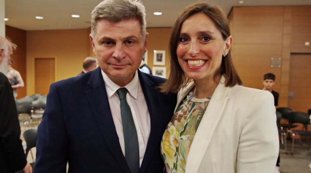 Ο Νικόλας Φαραντούρης με τη σύζυγό του, Θεοδώρα Αϊβάζογλου