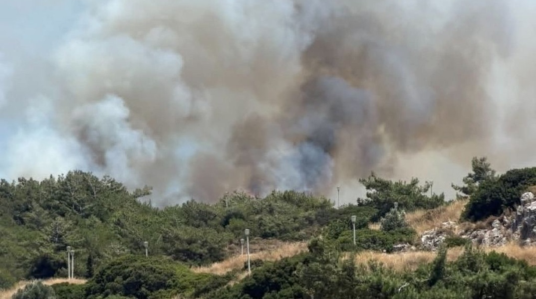 Φωτιά τώρα στις Αμμούδες Ρόδου