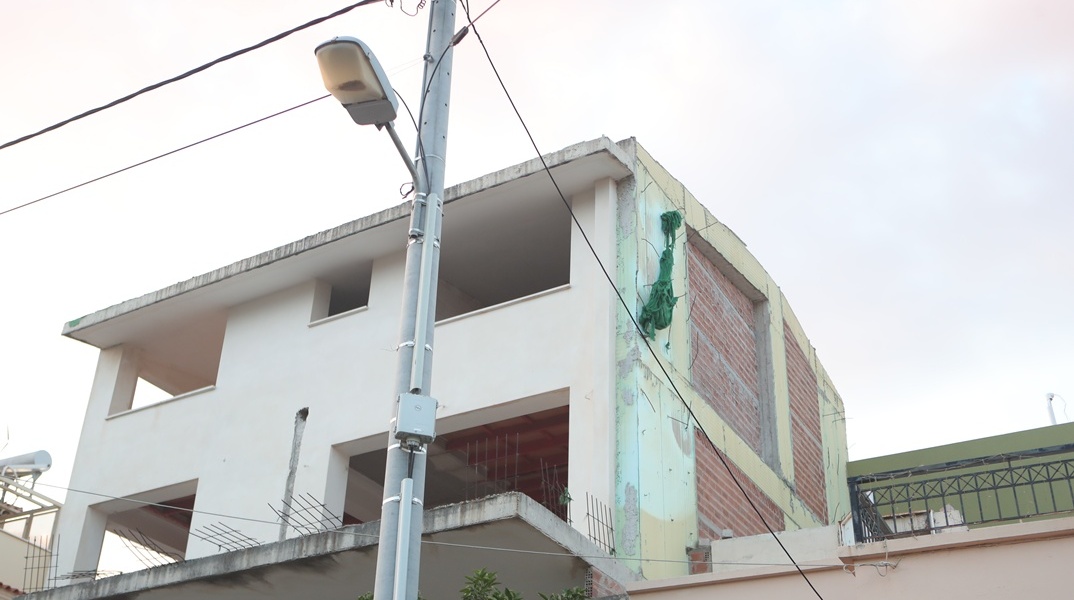 Κατάρρευση μεσοτοιχίας στο Μαρούσι