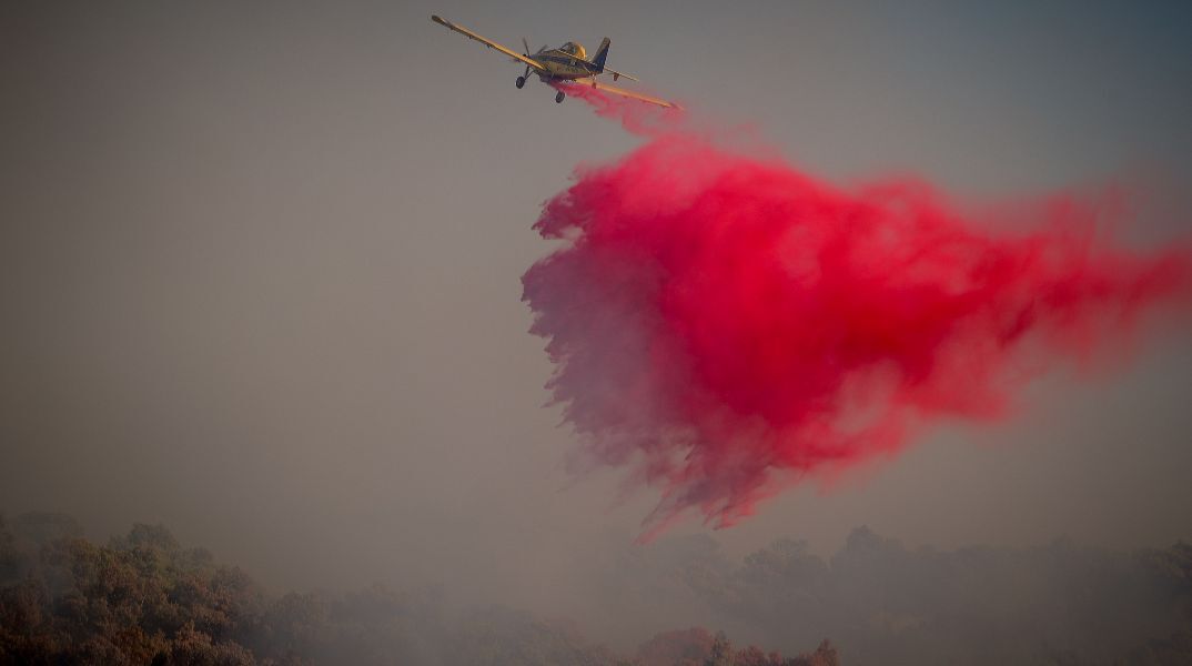 Πυρκαγιά στην Οινόη: Βελτιωμένη η εικόνα - Μάχη για την κατάσβεση σε πολλαπλές ενεργές εστίες