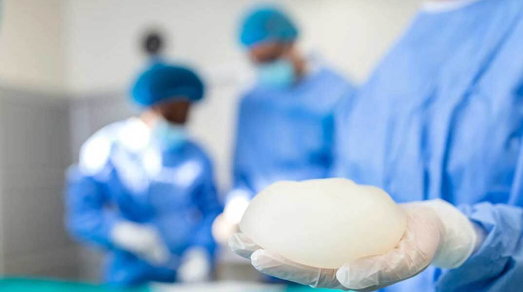 Εμφυτεύματα στήθους στο χειρουργείο