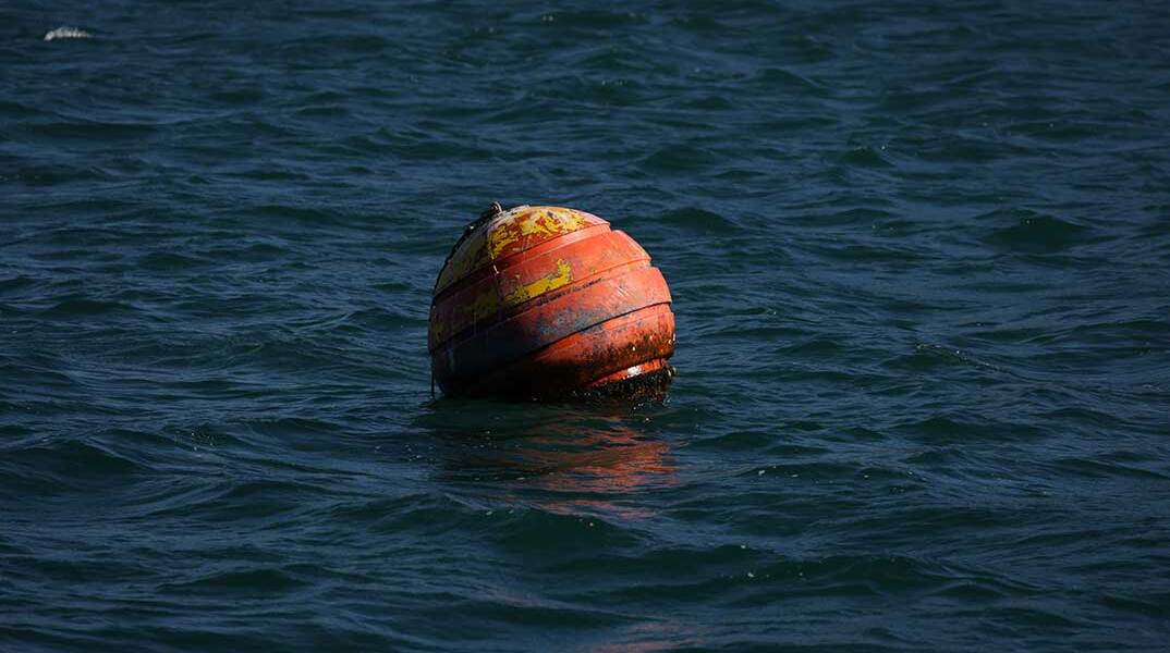 Σημαδούρα στη θάλασσα για ψαροντούφεκο