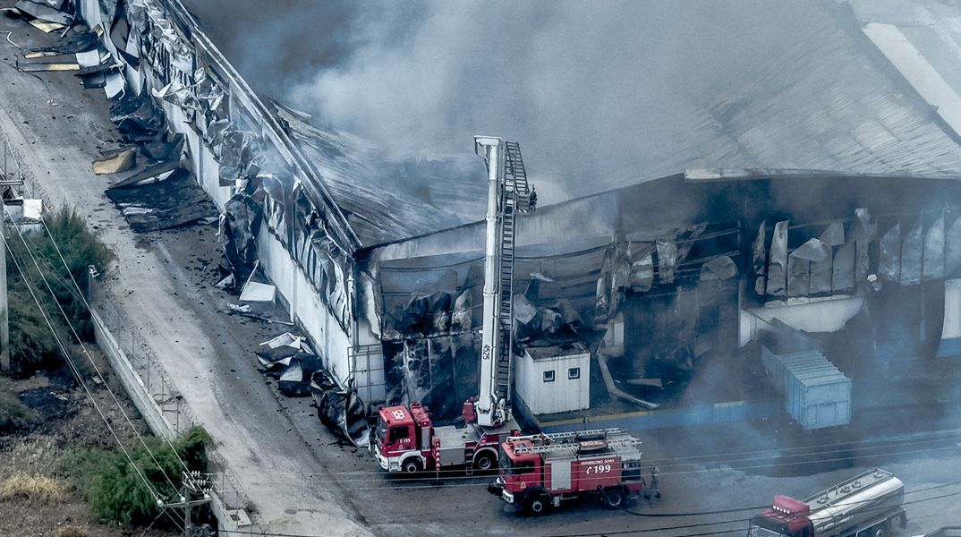 Δύο συλλήψεις για την έκρηξη στον Ασπρόπυργο - Η φωτιά ξεκίνησε από εργασίες με φλόγα