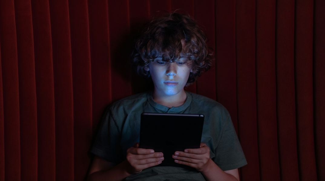 Πώς προστατεύονται τα παιδιά από την online σεξουαλική κακοποίηση - Οι ρυθμίσεις για τις κρυπτογραφημένες συνομιλίες