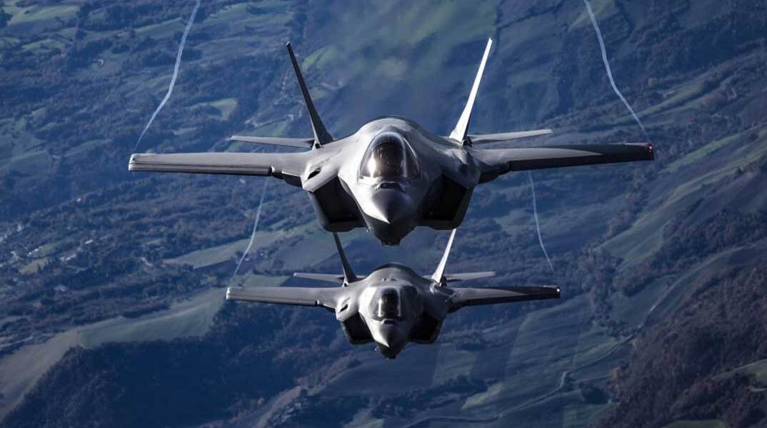 Αμερικανικά μαχητικά F-35 σε σχηματισμό