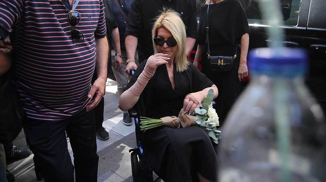 Η Αφροδίτη Νέστορα στην κηδεία της μητέρας της, Βάγιας