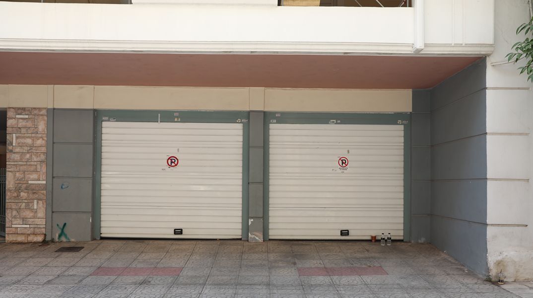 Πειραιάς: Οι πρώτες ενδείξεις για τον θάνατο του νεαρού ζευγαριού μέσα στο ΙΧ σε γκαράζ
