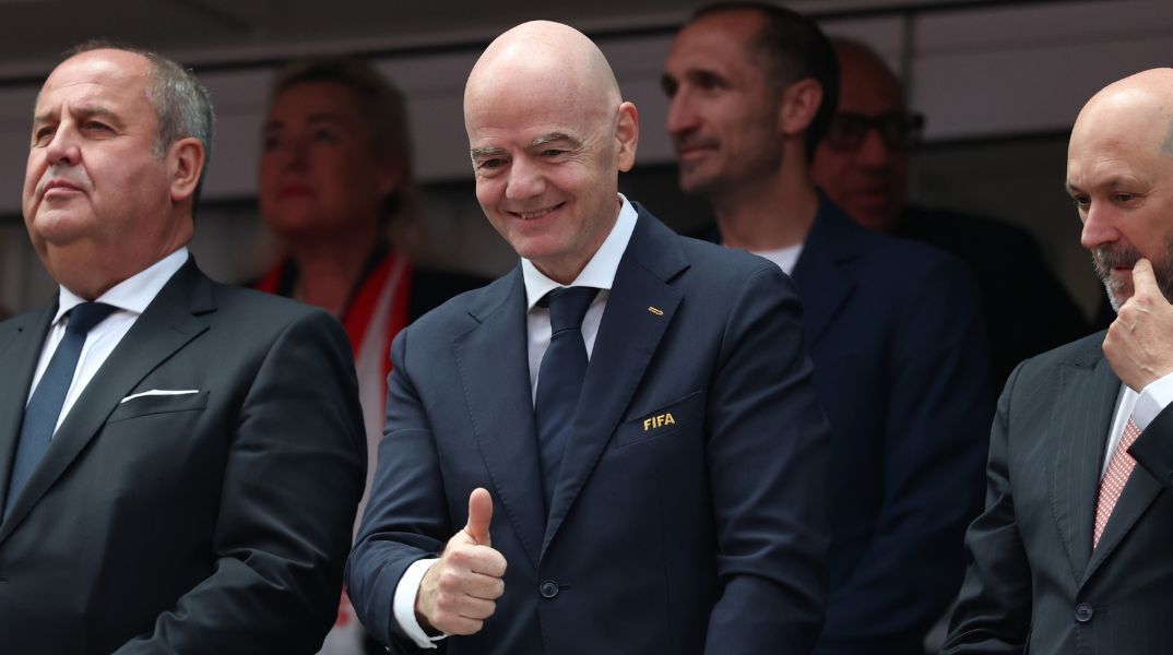 Μουντιάλ 2026: Η συχνή εμφάνιση του Τζιάνι Ινφαντίνο στις τηλεοπτικές μεταδόσεις οφείλεται σε συμφωνία για προβολή των επίσημων προσκεκλημένων.