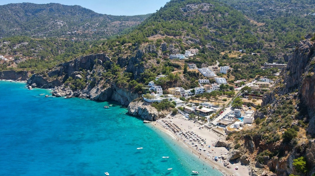 Η παραλία «Κυρα Παναγιά» στην Κάρπαθο