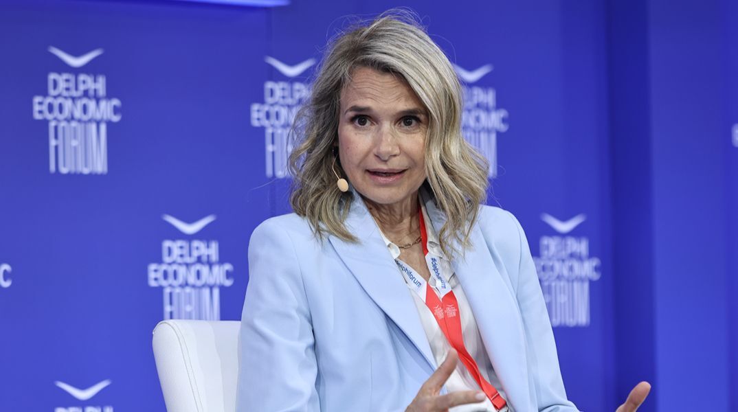 Επιστολή Μιλένας Αποστολάκη σε Στουρνάρα για τις αυξήσεις στα ισόβια ασφαλιστήρια υγείας
