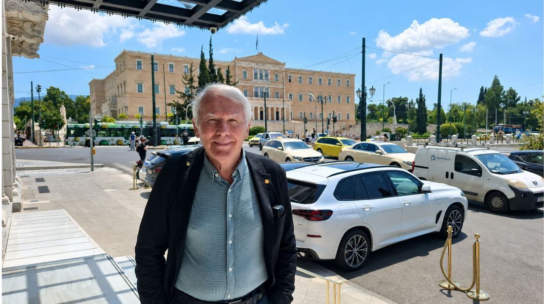Στο σύμπαν του Δημήτρη Νανόπουλου: Να αυτοκτονήσω ή να φτιάξω καφέ;