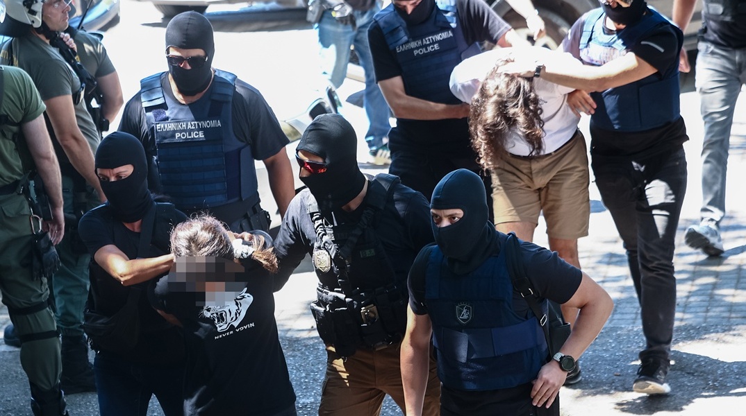 Δολοφονία Βάγιας Νέστορα:  Στην ανακρίτρια οι τρεις κατηγορούμενοι για την εμπρηστική επίθεση στη Θεσσαλονίκη