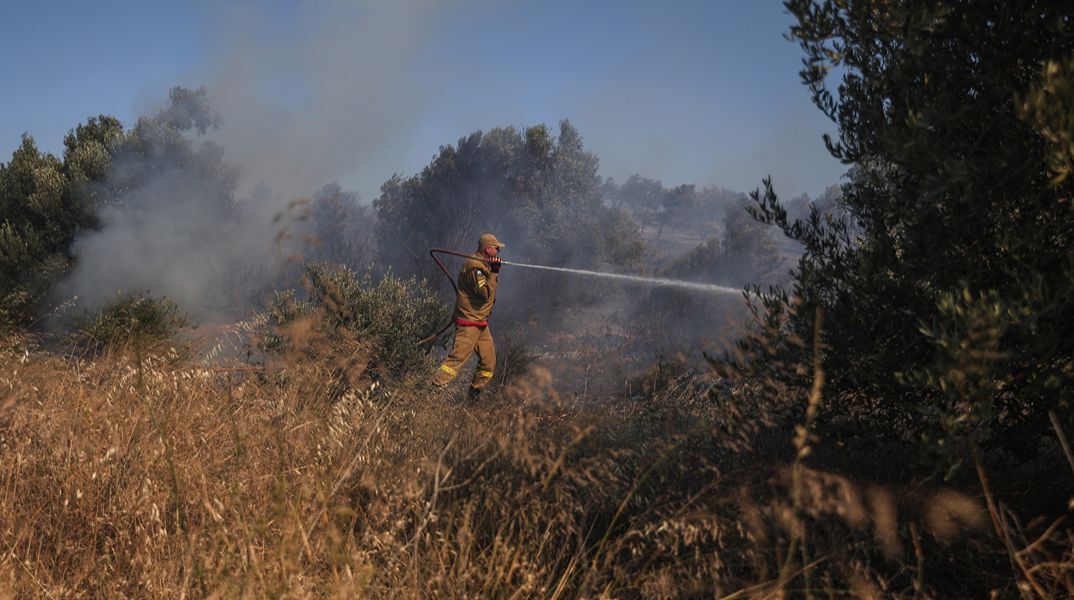 Φωτιά τώρα στον Ασπρόπυργο -  «Παραμείνετε σε ετοιμότητα» - Ήχησε το 112 