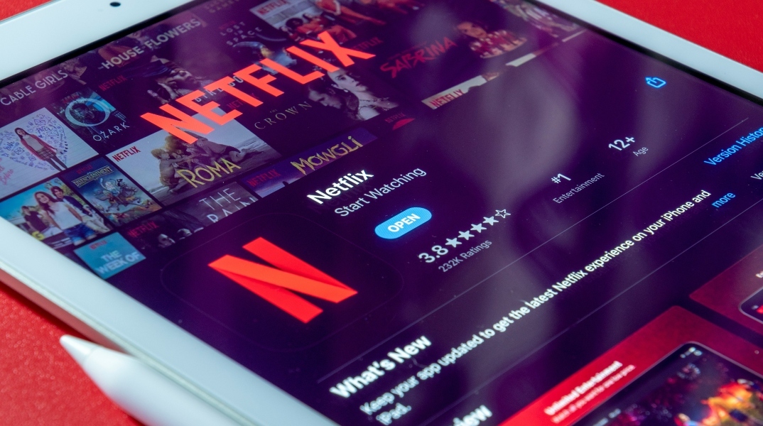 Το Netflix παραδέχθηκε τη χρήση ΑΙ σε 300 τίτλους του μόνο για φέτος 