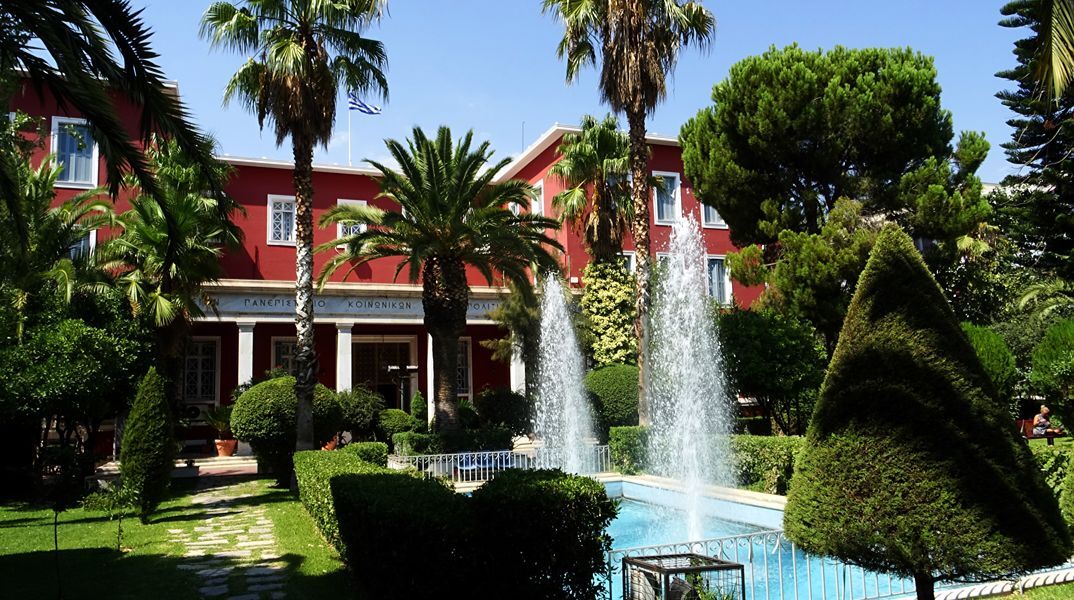 Εκτιμήσεις Στρατηγάκη για τις βάσεις εισαγωγής 2026: Πτώση στις Νομικές, ισχυρή άνοδος σε Πολυτεχνικές και Ιατρικές 