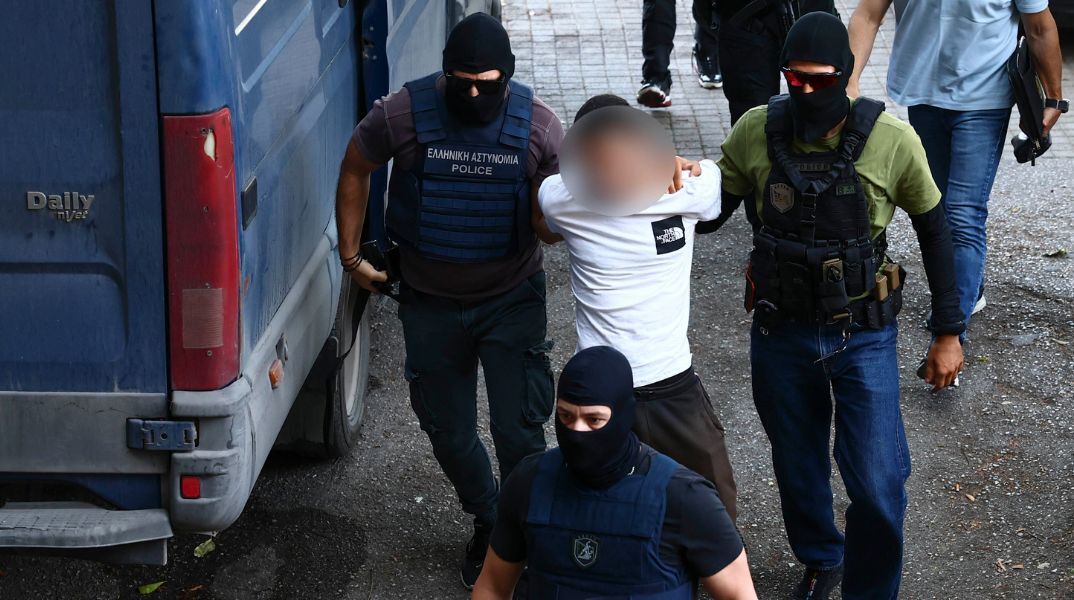 Θεσσαλονίκη: Προθεσμία για τη Δευτέρα έλαβε ο 25χρονος, τέταρτος κατηγορούμενος για τη φονική επίθεση με γκαζάκια στο σπίτι της Βάγιας Νέστορα.