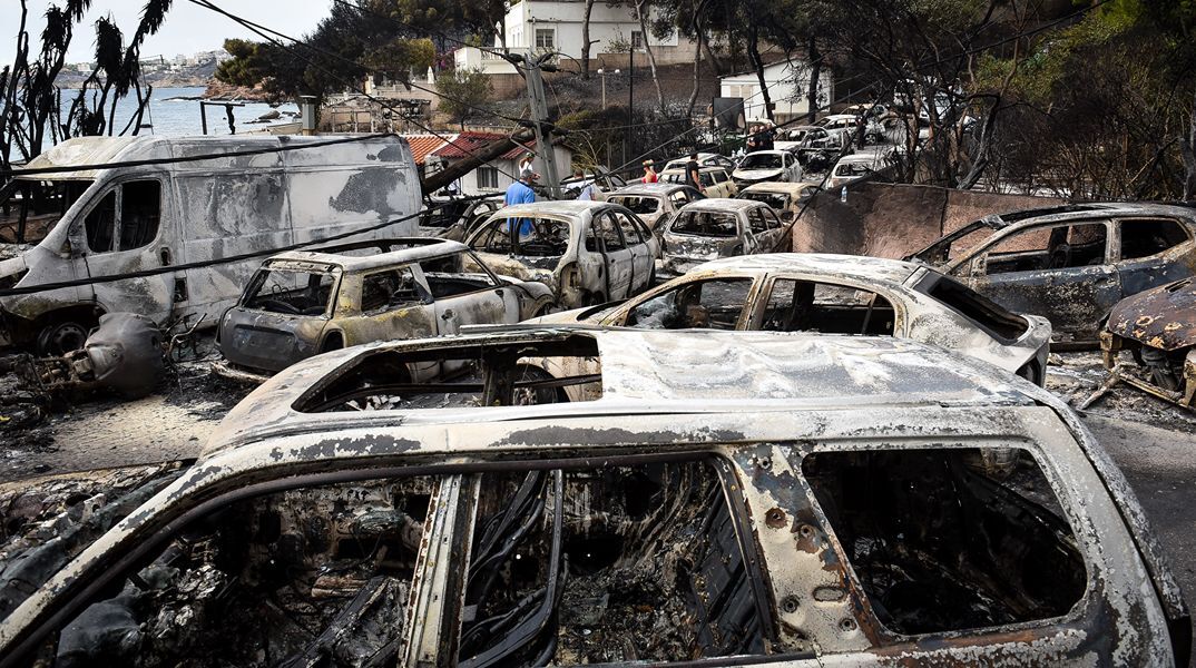 Φωτιά στο Μάτι: Στον Άρειο Πάγο οι συγγενείς θυμάτων και εγκαυματιών για τον ομαδικό τάφο στη Νέα Μάκρη