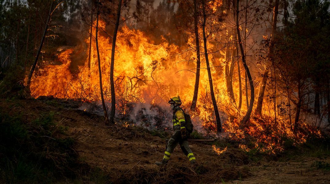 Ισπανία: Η πυρκαγιά που μαίνεται από την Πέμπτη έχει κάψει 260.000 στρέμματα, 1.200 άνθρωποι έχουν εγκαταλείψει τις εστίες τους