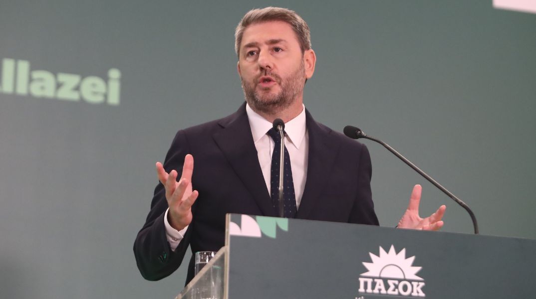Νίκος Ανδρουλάκης: Κάλεσμα για «αλλαγή σελίδας» με αξιοπιστία και ήθος - Σκληρή επίθεση του προέδρου του ΠΑΣΟΚ σε ΝΔ και Τσίπρα