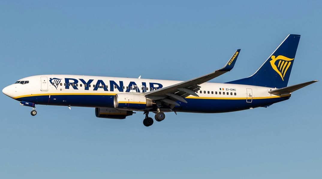 «Ζημιά από ξένο αντικείμενο»: Τι λέει ο CEO της Ryanair για το ατύχημα με το σπασμένο παράθυρο