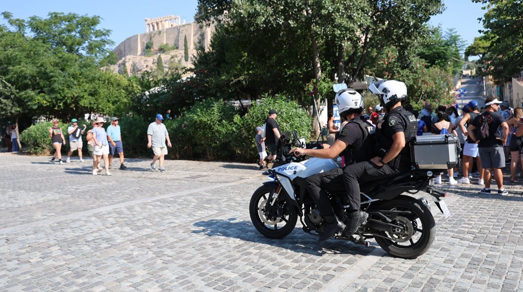Ακρόπολη: Είχε στήσει καρτέρι κι ορμούσε σε τουρίστες ο 60χρονος δράστης