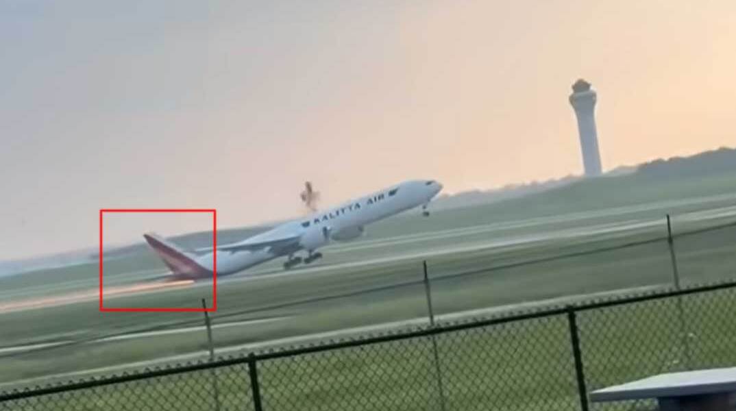 Αδιανόητες εικόνες με Boeing της Kalitta Air στις ΗΠΑ κατά την προσγείωση