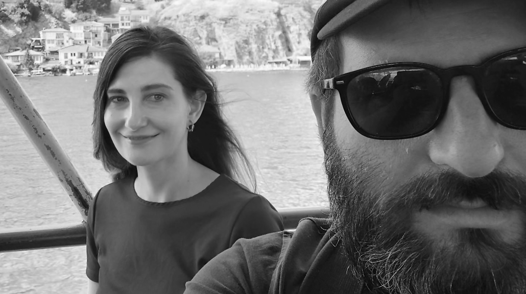 Μάρια Ντεγιάνοβιτς και Θάνος Γώγος, εκδότες της Θράκας