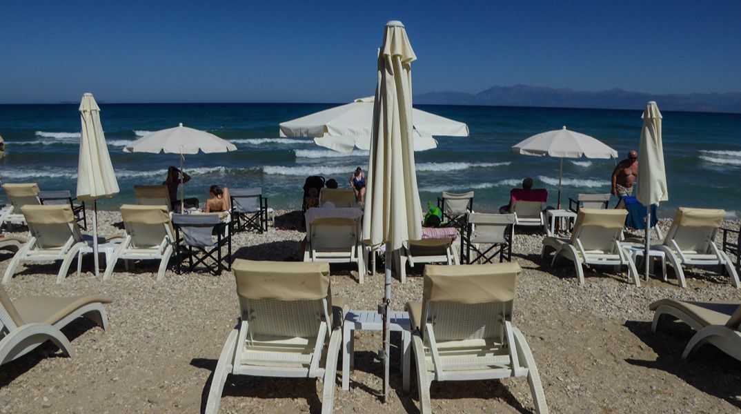 Χανιά: Νόμιζαν ότι έχασε τις αισθήσεις του αλλά αυτός κοιμόταν – Τον ξύπνησε το ΕΚΑΒ