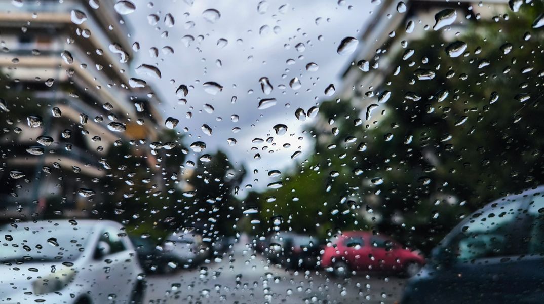 Προ των πυλών η κακοκαιρία - εξπρές: Ποιες περιοχές είναι σήμερα σε Red Code, πού θα βρέχει αύριο
