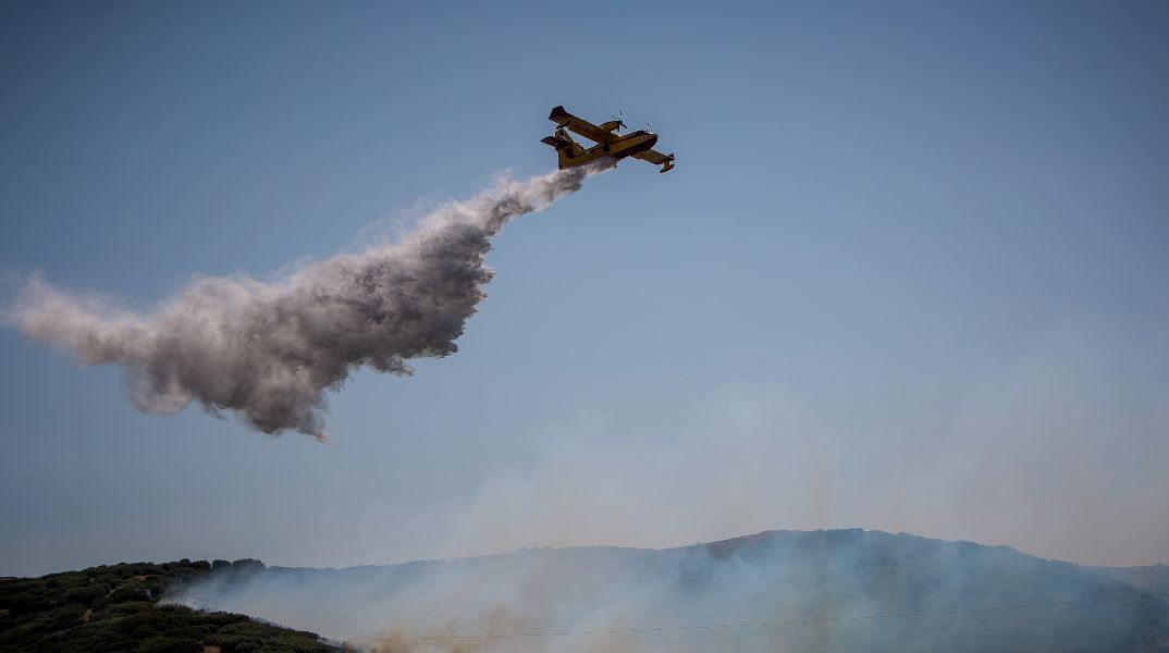 Πυρκαγιά σε δασική έκταση στην Κινέτα Αττικής - Επιχειρούν 38 πυροσβέστες, 1 ελικόπτερο και υδροφόρες - Ενεργοποιήθηκε το Ανακριτικό Κλιμάκιο.